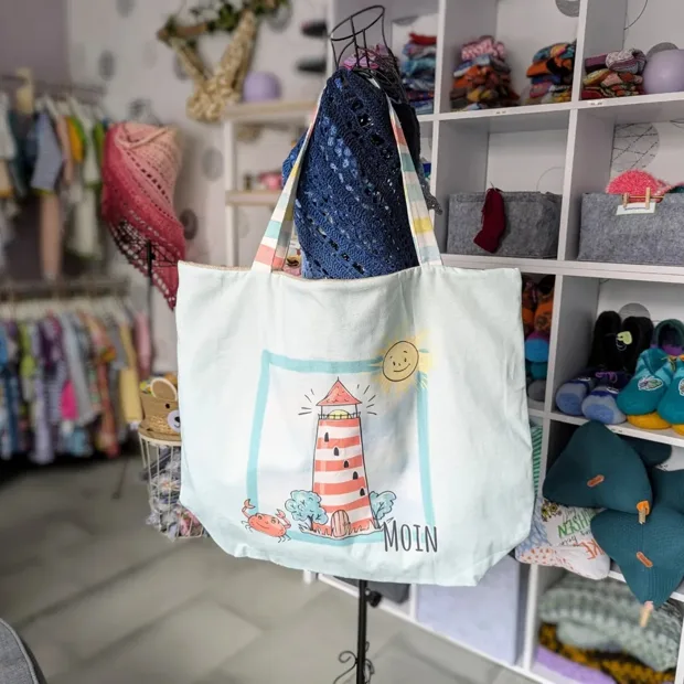 Helle Stofftasche mit bedrucktem Motiv